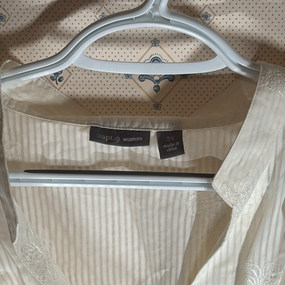 Apt. 9 Short Sleeve - Picture 2 of 3